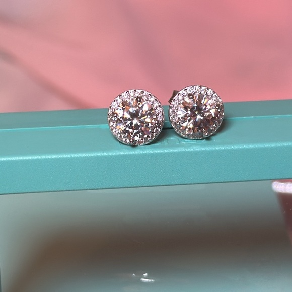 2 Carat Moissanite Halo Studs in Sterling Silver S925 - Picture 3 of 6